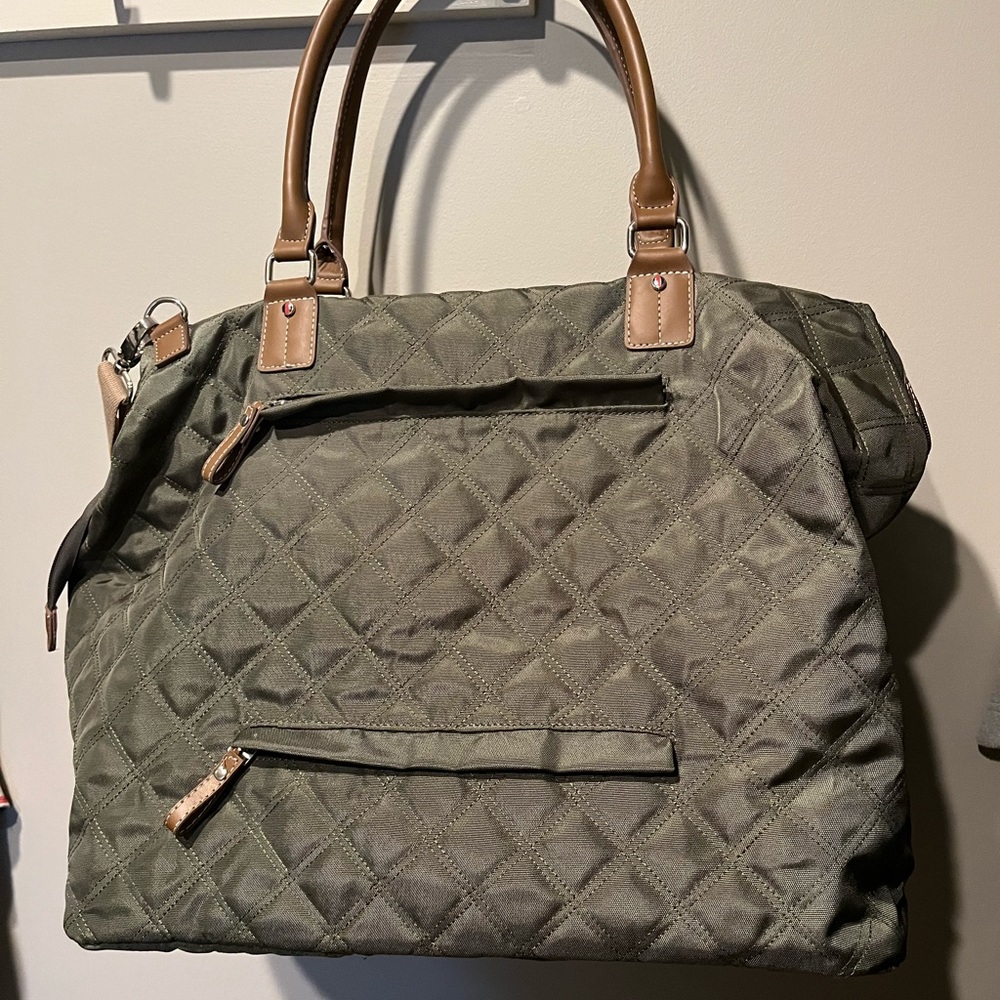 Tommy Hilfiger large zipper tote